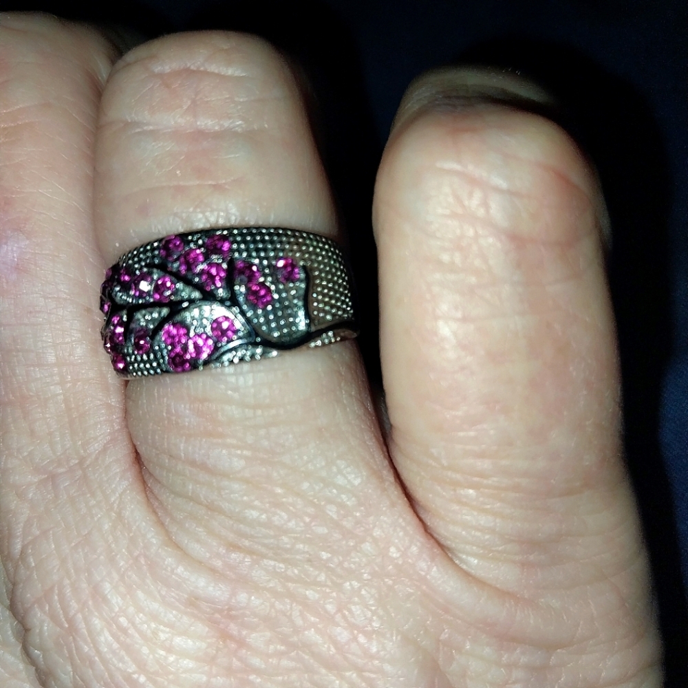 Elegant Silver and Pink Gemstone Ring